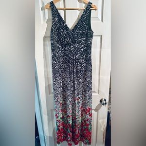Pretty floral long dress. Very flattering style. Chaps. Size L